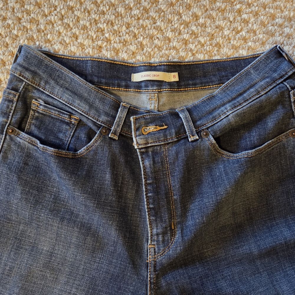 Levi's Classic Indigo Capris - Picture 4 of 7